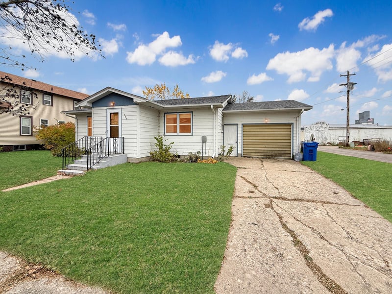 409 W 3rd St, Madison, MN 56256