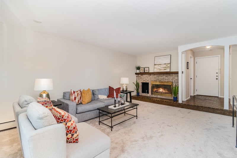 6085 Lincoln Dr #220, Edina, MN 55436