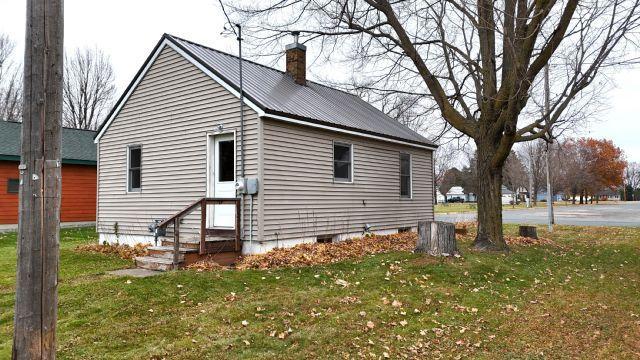 515 S 5th St, Luck, WI 54853