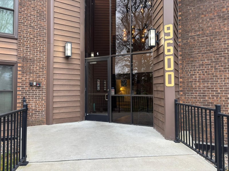 9600 Portland Ave S #107, Bloomington, MN 55420