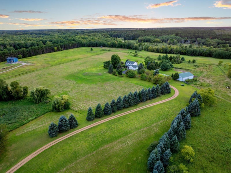 35210 Lily St NW, Cambridge, MN 55008