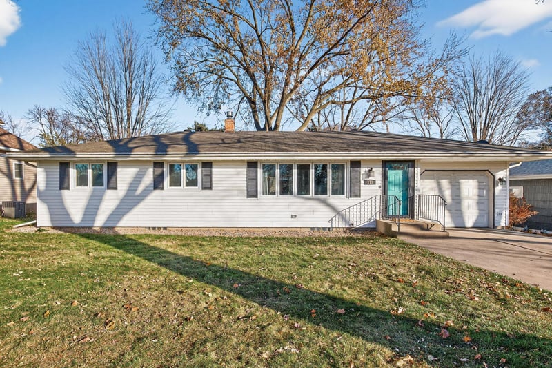 319 Jefferson Ave S, Edina, MN 55343