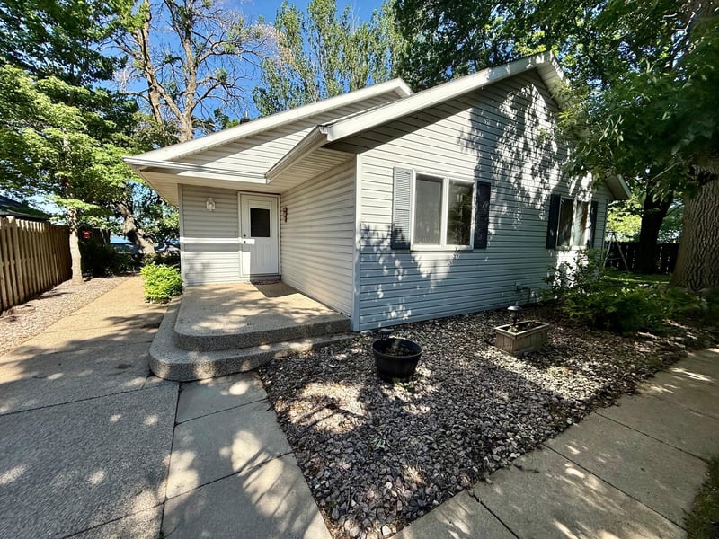 5134 E Eagle Lake Rd, Willmar, MN 56201