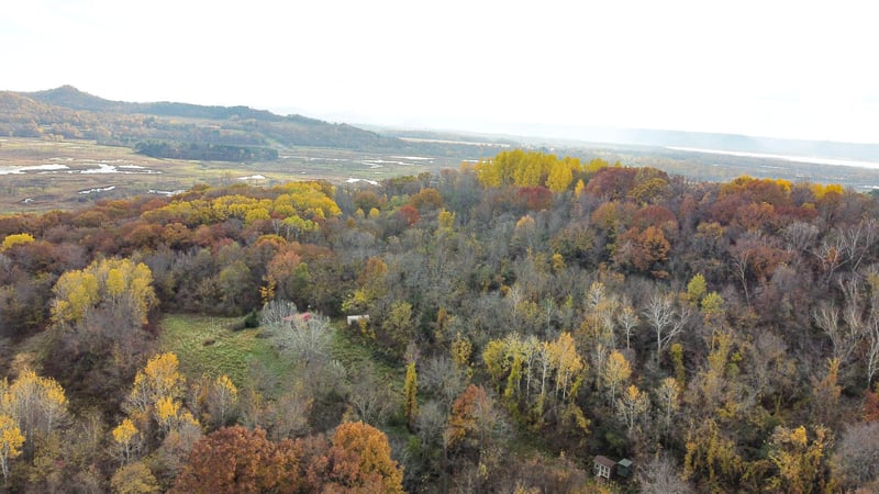 S3399 County Road P, Fountain City, WI 54629
