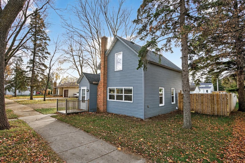35 Hickory St N, Lester Prairie, MN 55354