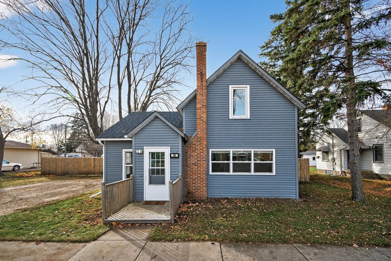 35 Hickory St N, Lester Prairie, MN 55354