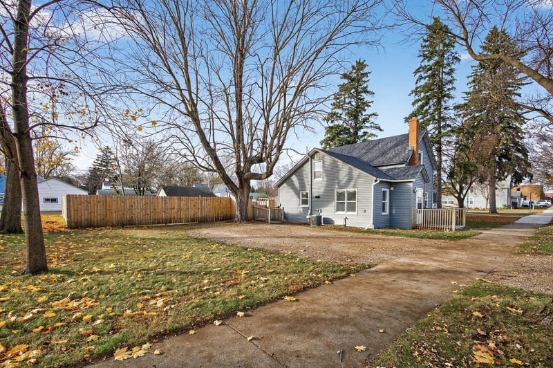 35 Hickory St N, Lester Prairie, MN 55354