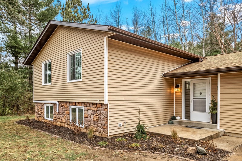 E2950 Benrud Ln, Eau Claire, WI 54701