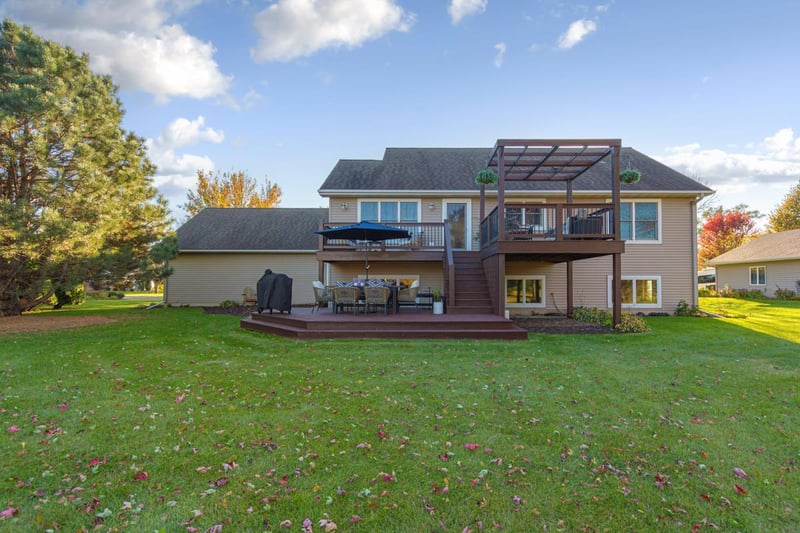 1401 Lloyd Ln, Saint Peter, MN 56082