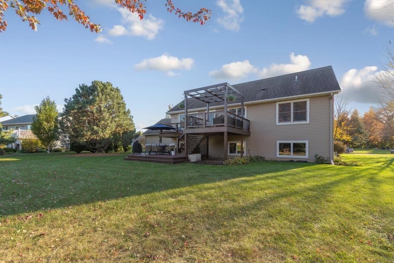 1401 Lloyd Ln, Saint Peter, MN 56082