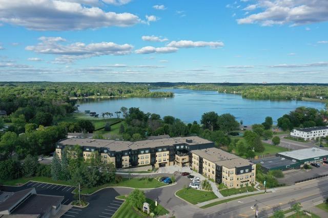 1948 W Wayzata Blvd #114, Long Lake, MN 55356