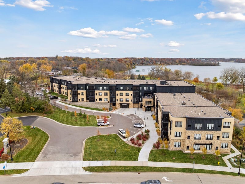 1948 W Wayzata Blvd #114, Long Lake, MN 55356