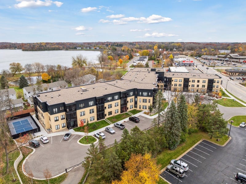 1948 W Wayzata Blvd #114, Long Lake, MN 55356