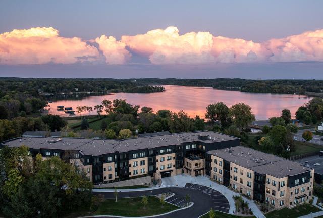 1948 W Wayzata Blvd #114, Long Lake, MN 55356
