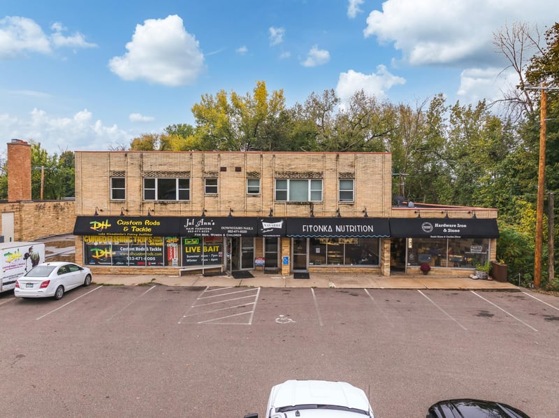 3465 Shoreline Dr, Wayzata, MN 55391