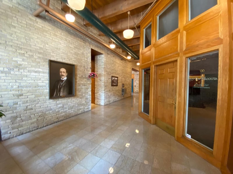 413 Wacouta St, Saint Paul, MN 55101