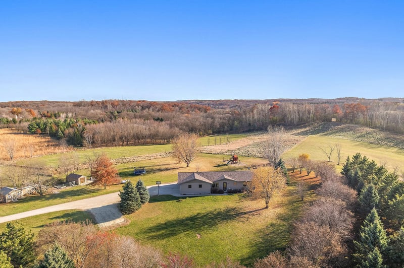 9528 115th St NW, Pine Island, MN 55963