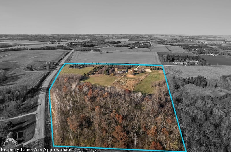 9528 115th St NW, Pine Island, MN 55963