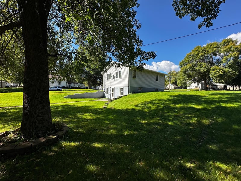 401 E Broadway St, Starbuck, MN 56381