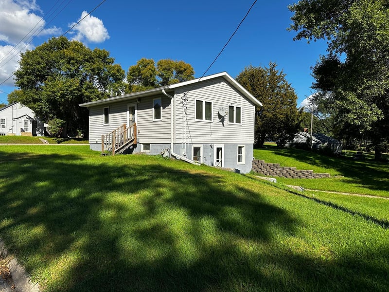 401 E Broadway St, Starbuck, MN 56381