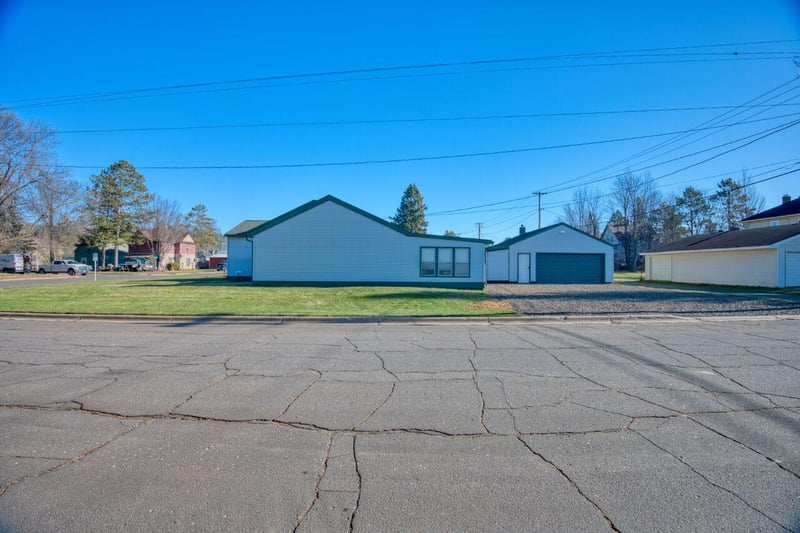 529 W 4th Ave, Keewatin, MN 55753