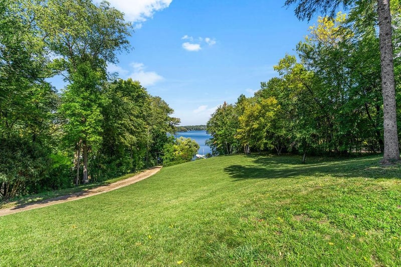 970 Pleasant View Rd, Chanhassen, MN 55317