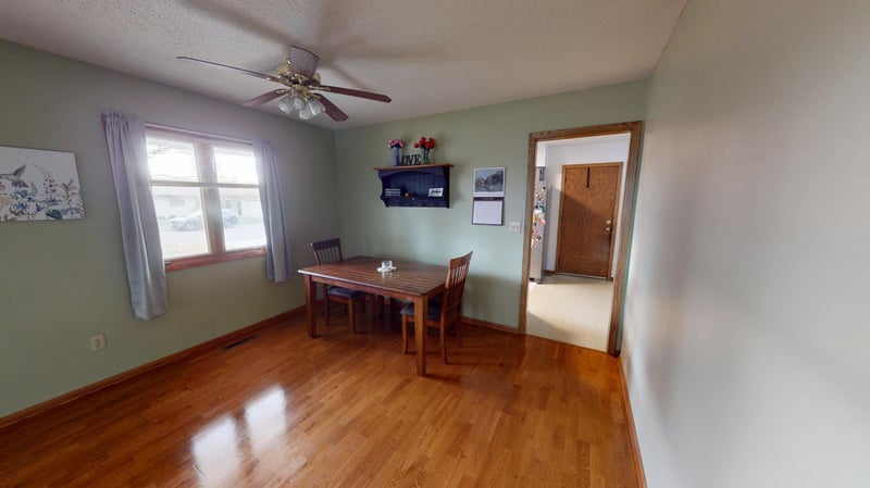 415 2nd St NW, New Richland, MN 56072