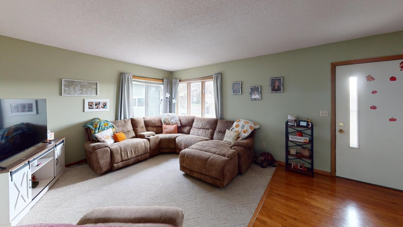 415 2nd St NW, New Richland, MN 56072