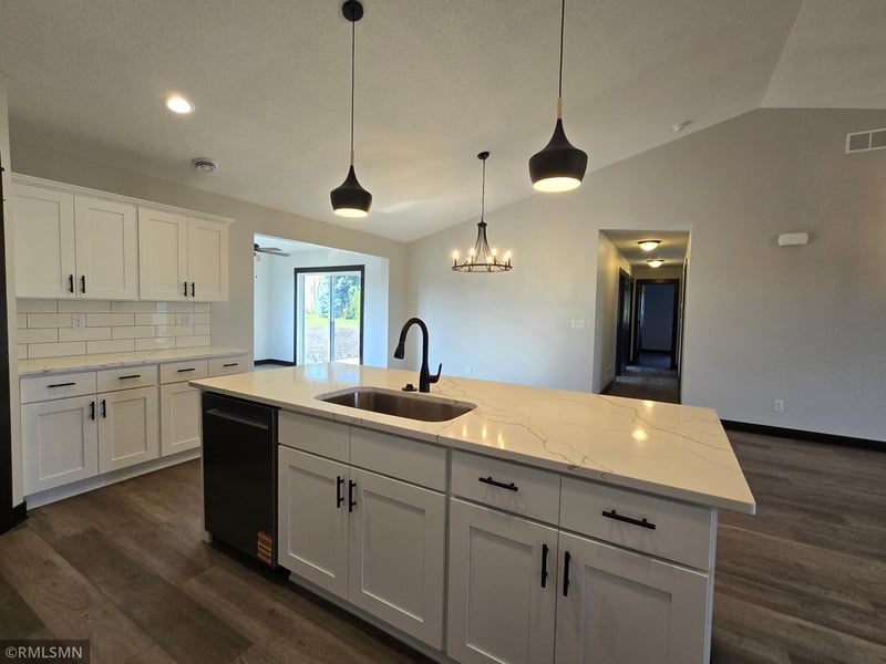807 Pond View Dr, Arlington, MN 55307