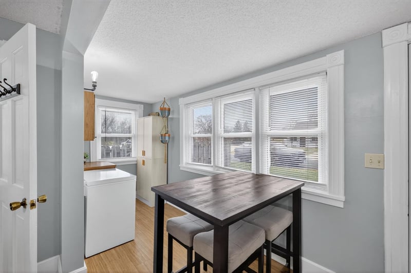 106 5th St NE, Stewartville, MN 55976