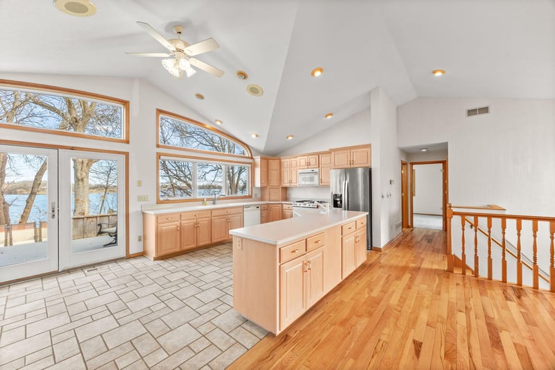 362 S Shore Dr, Winsted, MN 55395
