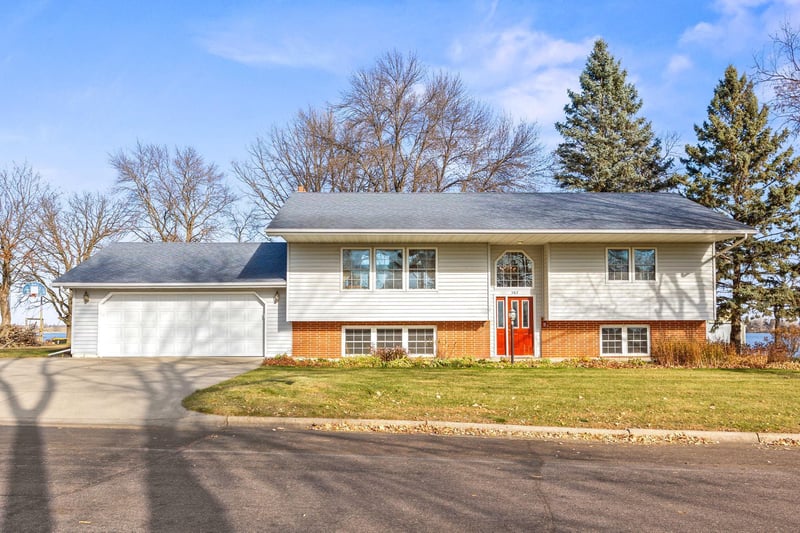 362 S Shore Dr, Winsted, MN 55395