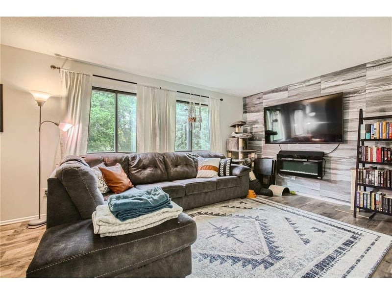 5940 Fernwood St, Shoreview, MN 55126