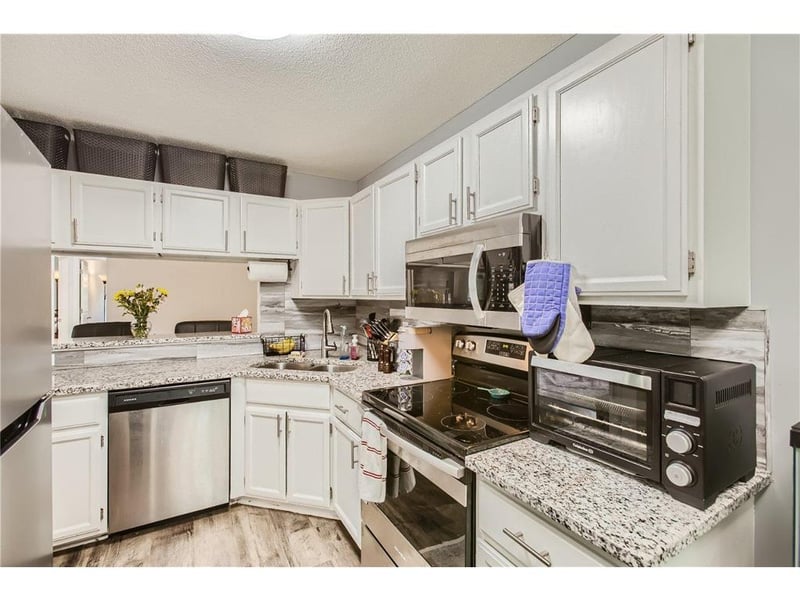 5940 Fernwood St, Shoreview, MN 55126