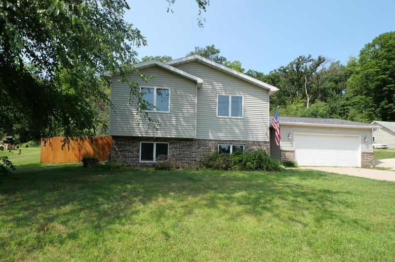 1560 Wabasha Ave, Saint Charles, MN 55972