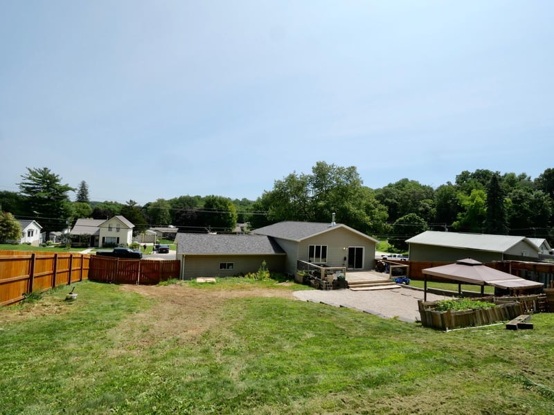 1560 Wabasha Ave, Saint Charles, MN 55972