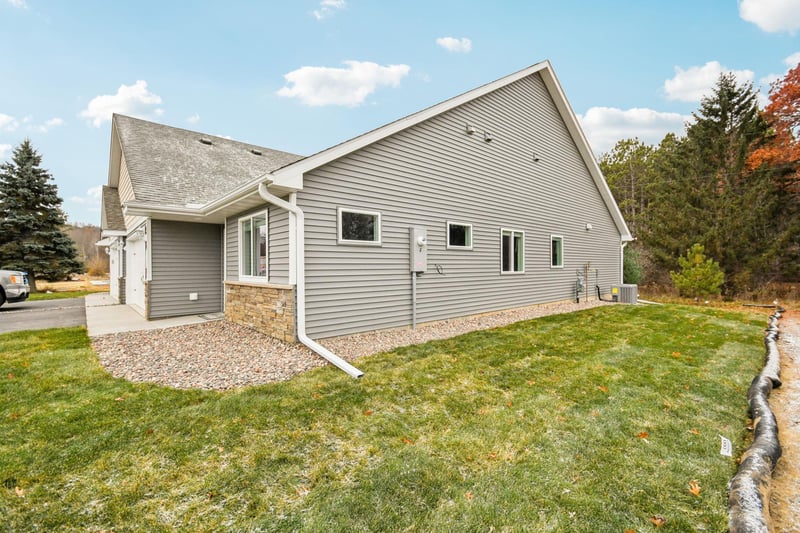 911 Gable St, Taylors Falls, MN 55084