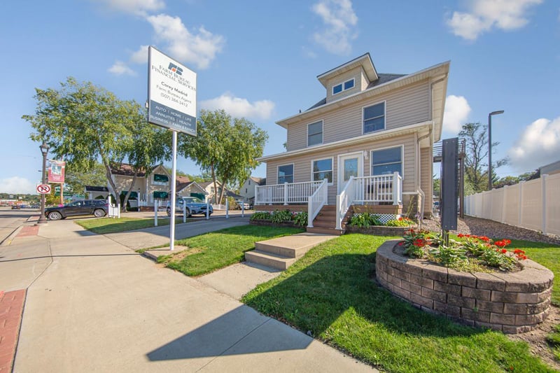 511 4th St NW, Faribault, MN 55021