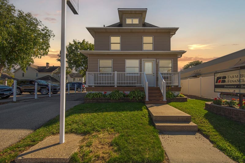 511 4th St NW, Faribault, MN 55021