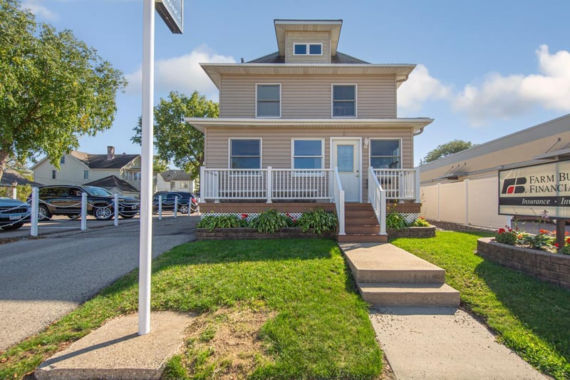 511 4th St NW, Faribault, MN 55021