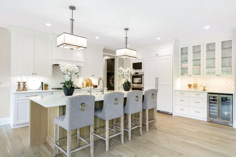 3981 White Oak Ln, Chanhassen, MN 55331