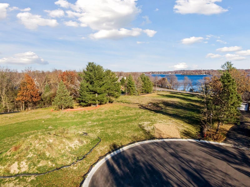 3941x White Oak Ln, Chanhassen, MN 55331