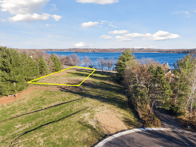 3930 Stratford Ln, Chanhassen, MN 55331