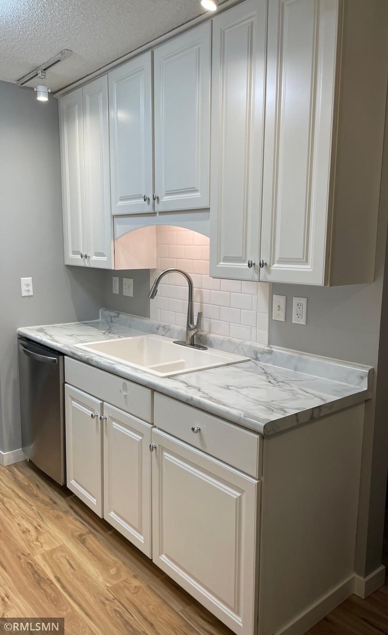2800 Hillsboro Ave N #105, New Hope, MN 55427