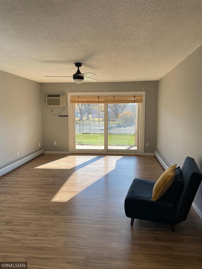 2800 Hillsboro Ave N #105, New Hope, MN 55427