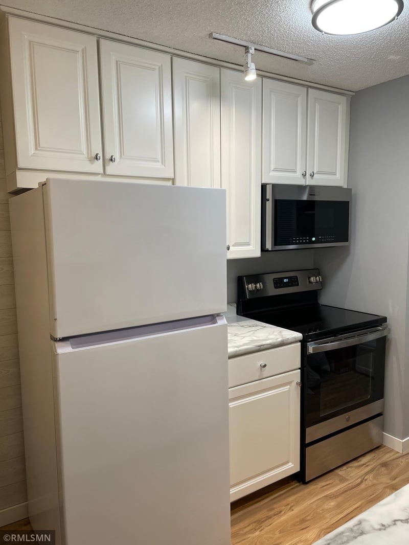 2800 Hillsboro Ave N #105, New Hope, MN 55427