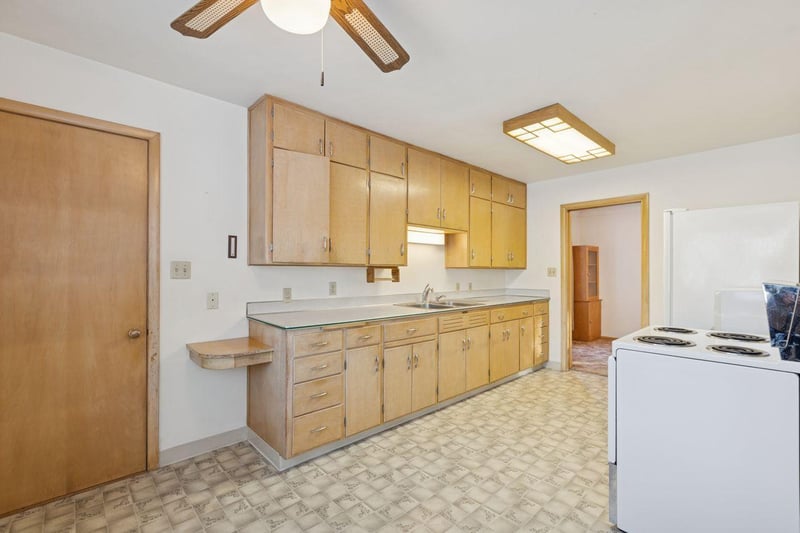 530 3rd St E, Hector, MN 55342