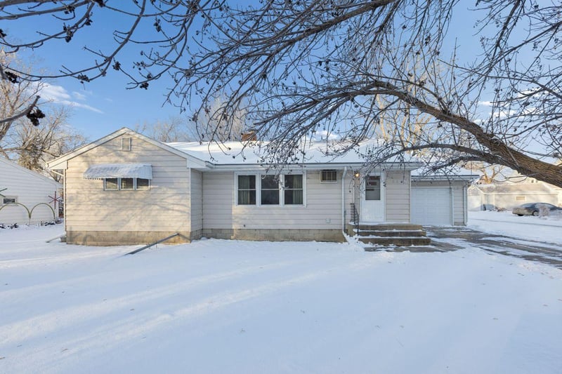 530 3rd St E, Hector, MN 55342