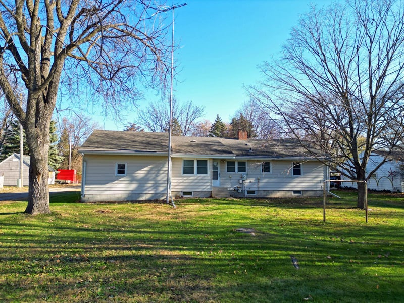 530 3rd St E, Hector, MN 55342