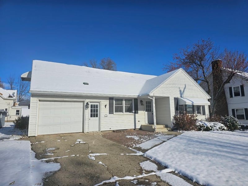 403 Broadway Ave, Lakefield, MN 56150